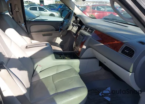 2014 Chevrolet Suburban 1500 Lt z USA, uszkodzony, nr VIN 1GNSCJE09ER210072